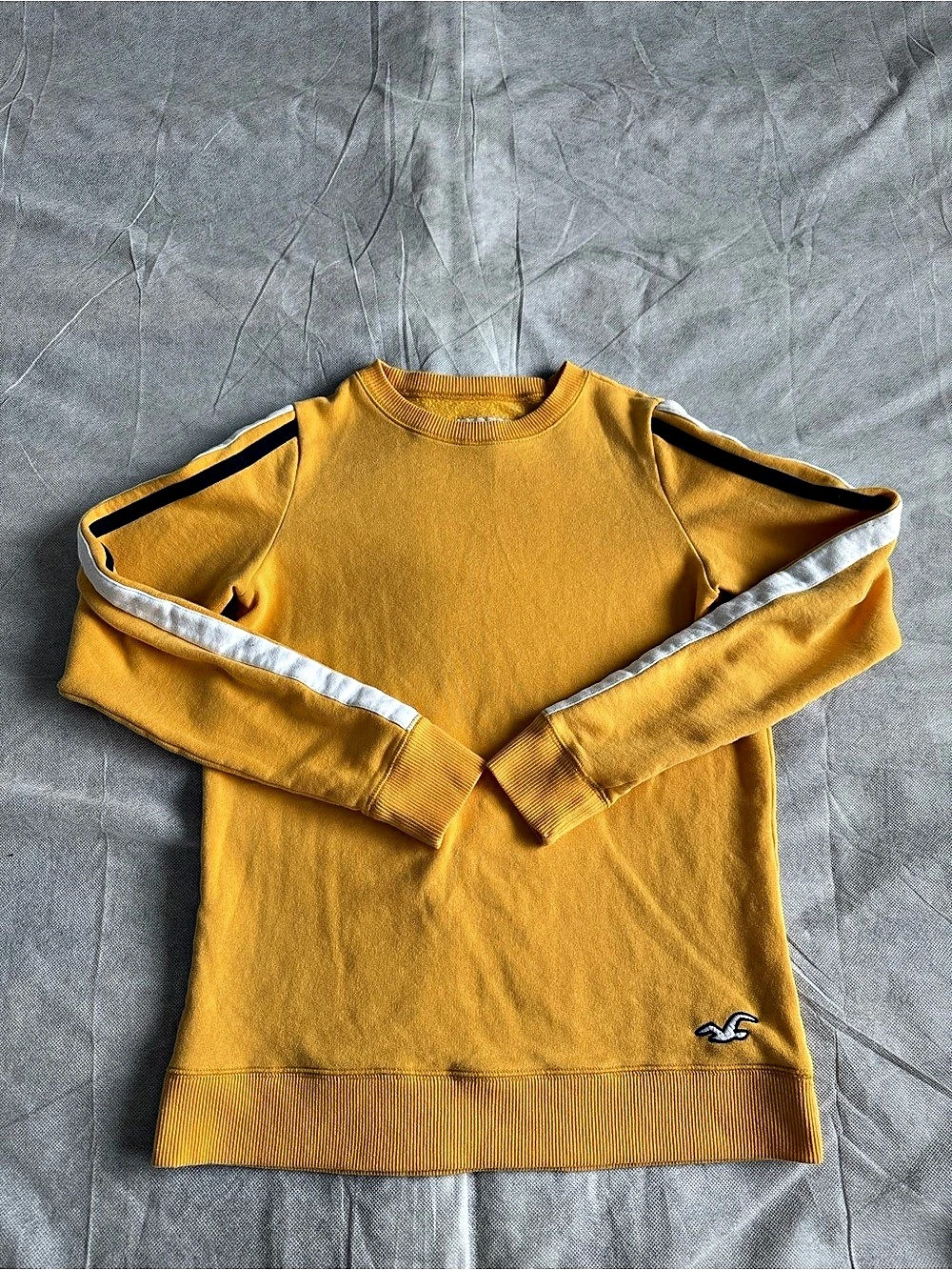 Hollister Women’s Yellow Crewneck Sweatshirt Striped Sleeve Pullover Size XS